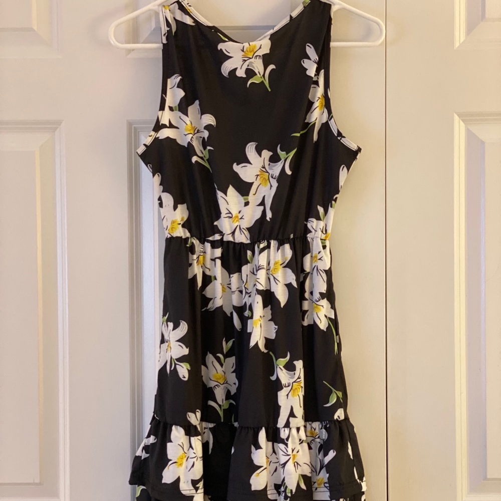 V-Neck Sleeveless Black Floral Dress with Ruffle Hem - Picture 11 of 12